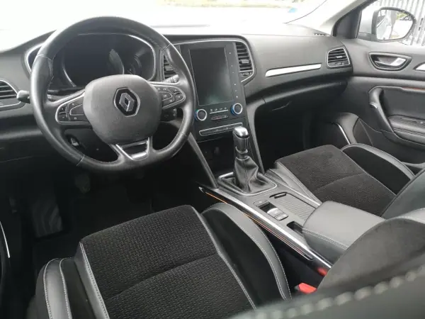Renault Mégane 2019 - 17900 EUR, 96000 km - AUTO.MOTO.pt - 96000km - foto 12 de 27