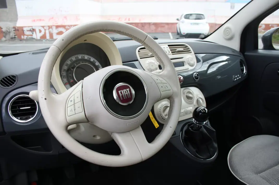 Fiat 500 2015 - 7700 EUR, 114884 km - 114884km - foto 18 de 19