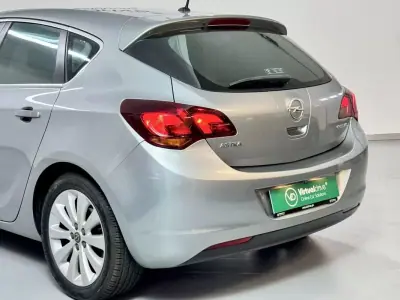 Opel Astra 2012 - 6250 EUR, 154000 km - AUTO.MOTO.pt - 154000km - foto 10 de 52