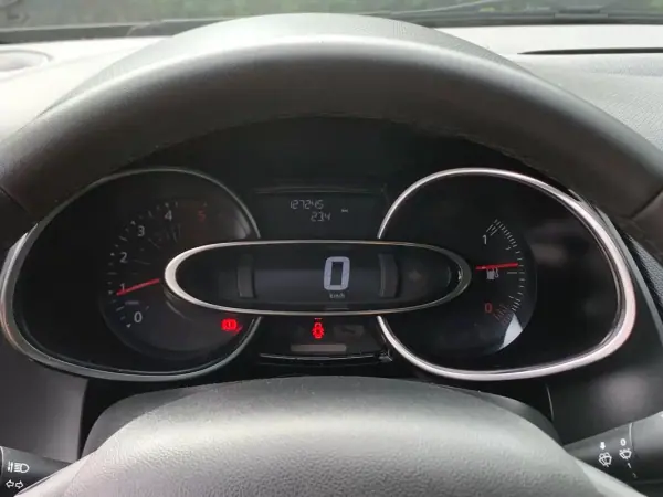 Renault Clio Sport Tourer 2019 - 13999 EUR, 127245 km - AUTO.MOTO.pt - 127245km - foto 8 de 53