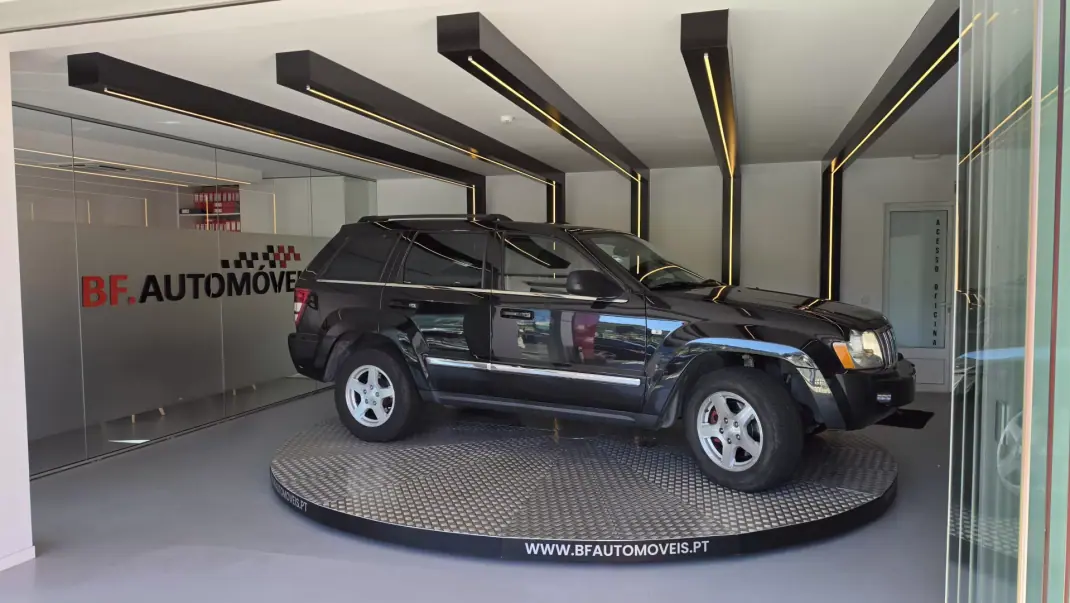 Jeep Grand Cherokee 2005 - 19900 EUR, 267367 km - 267367km - foto 9 de 52
