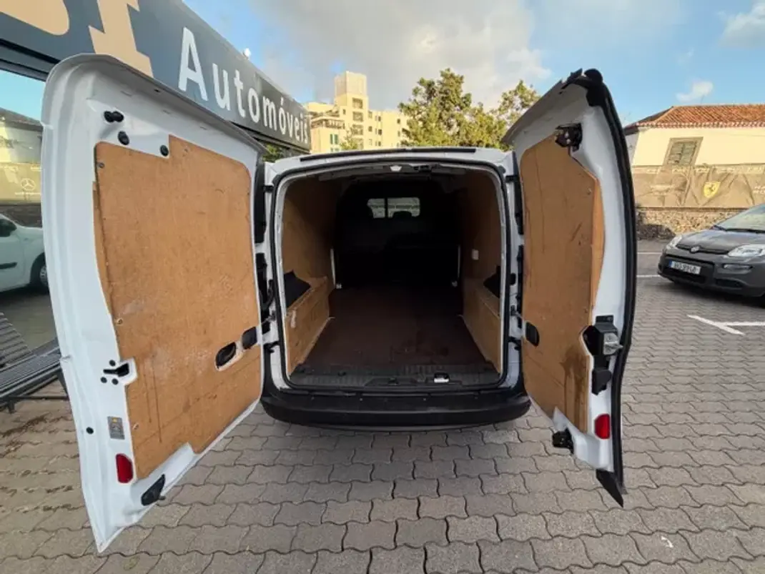 Renault Kangoo 2018 - 12900 EUR, 94420 km - AUTO.MOTO.pt - 94420km - foto 11 de 12