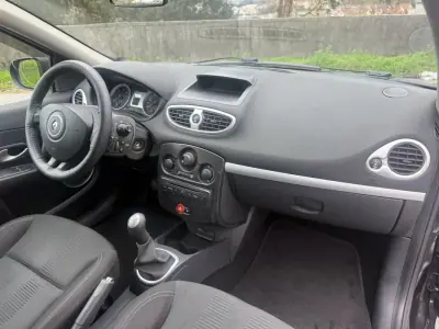 Renault Clio Break 2009 - 5450 EUR, 202000 km - AUTO.MOTO.pt - 202000km - foto 13 de 26