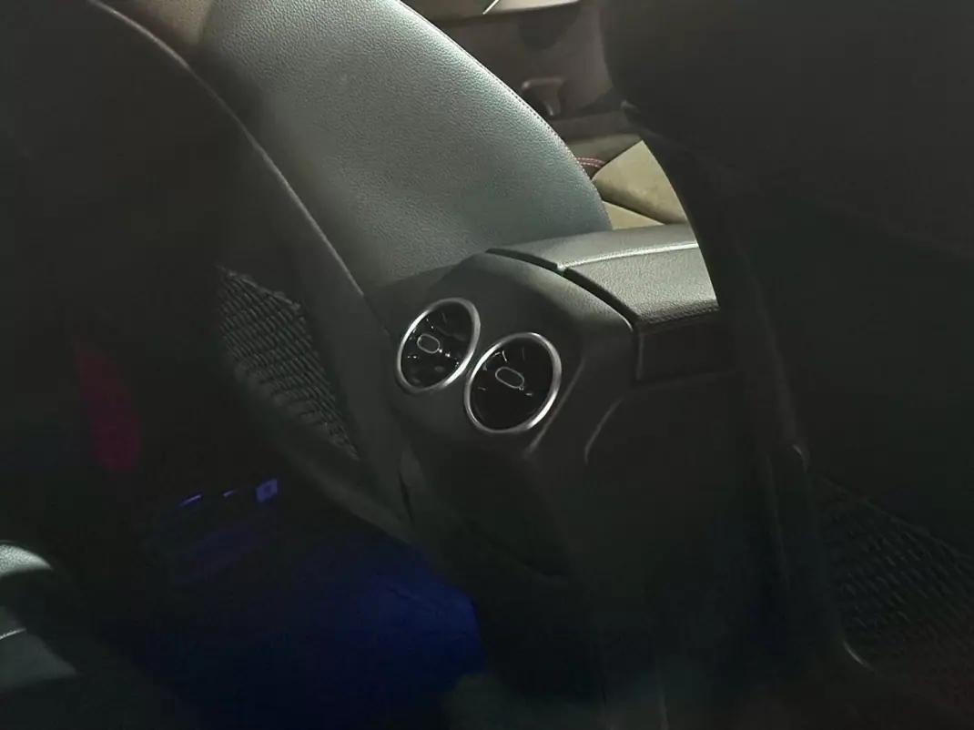 Mercedes-Benz A 180 Limousine 2019 - 24900 EUR, 210010 km - AUTO.MOTO.pt - 210010km - foto 19 de 31