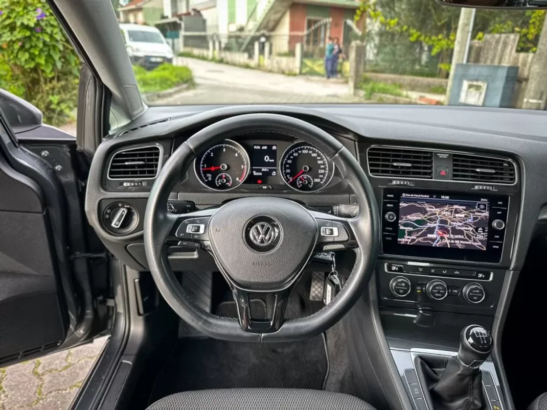Volkswagen Golf 2019 - 16990 EUR, 165000 km - AUTO.MOTO.pt - 165000km - foto 6 de 12