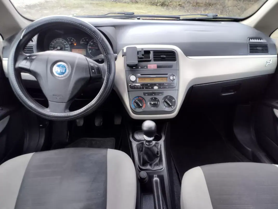 Fiat Grande Punto 2006 - 2750 EUR, 210000 km - AUTO.MOTO.pt - 210000km - foto 14 de 20