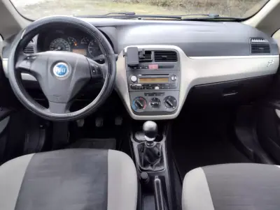 Fiat Grande Punto 2006 - 2750 EUR, 210000 km - AUTO.MOTO.pt - 210000km - foto 14 de 20