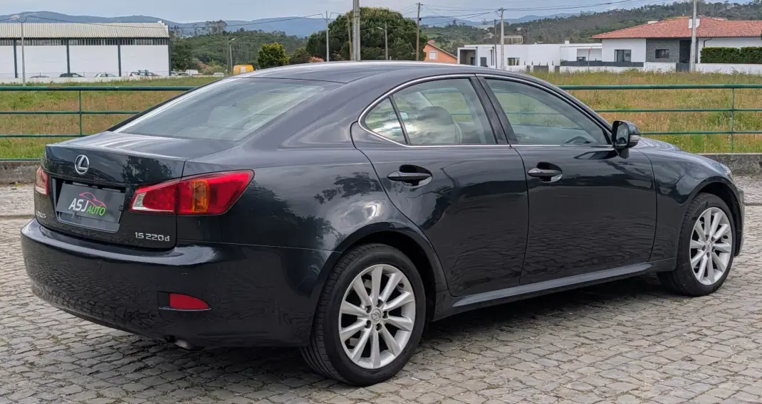 Lexus IS 220 2009 - 8500 EUR, 204441 km - AUTO.MOTO.pt - 204441km - foto 7 de 26