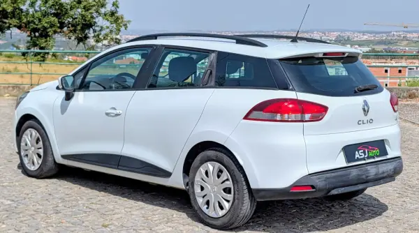 Renault Clio Sport Tourer 2014 - 4900 EUR, 282045 km - AUTO.MOTO.pt - 282045km - foto 7 de 21