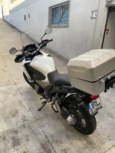 Honda VFR 1200X 2014 - 11500 EUR, 9700 km - foto 6 de 13
