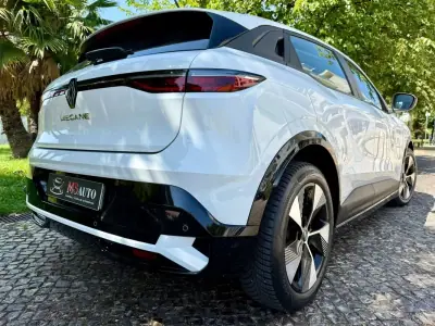 Renault Mégane E-Tech 2023 - 21990 EUR, 43500 km - AUTO.MOTO.pt - 43500km - foto 25 de 38