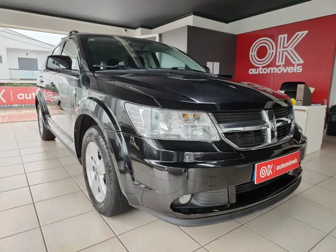 Dodge Journey 2010 - 11750 EUR, 113500 km - AUTO.MOTO.pt - 113500km - foto 1 de 36