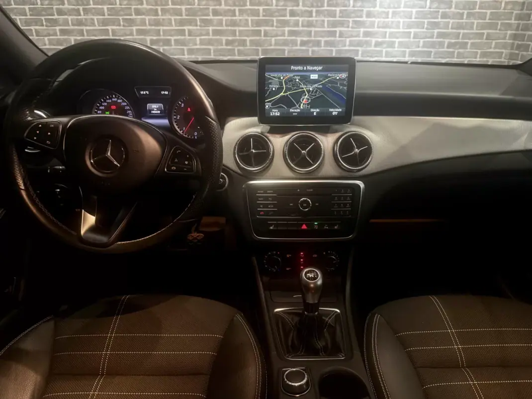 Mercedes-Benz CLA 200 2015 - 22900 EUR, 140000 km - AUTO.MOTO.pt - 140000km - foto 12 de 14