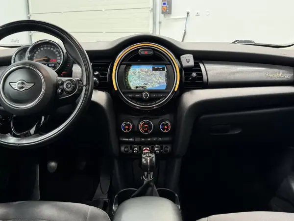MINI 5 Portas 2016 - 15890 EUR, 167000 km - AUTO.MOTO.pt - 167000km - foto 24 de 34
