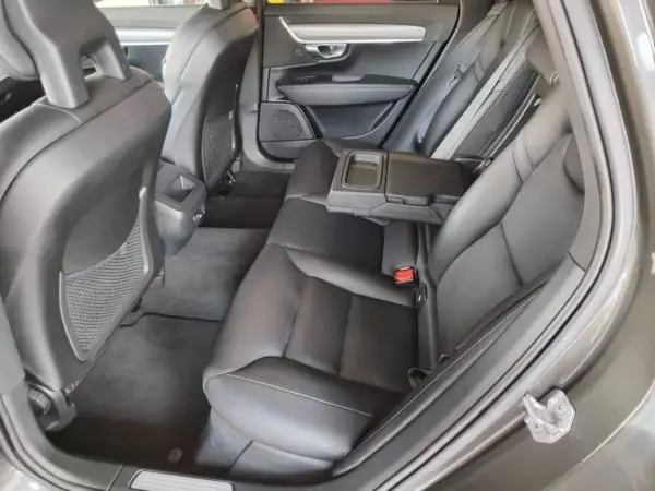 Volvo V90 2018 - 20990 EUR, 188000 km - AUTO.MOTO.pt - 188000km - foto 12 de 35