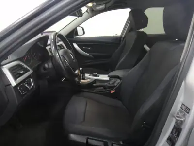 BMW 318 2013 - 13990 EUR, 157000 km - AUTO.MOTO.pt - 157000km - foto 9 de 27