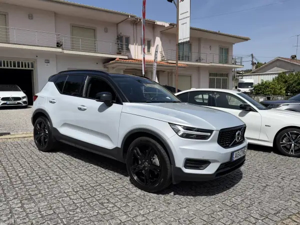 Volvo XC 40 2021 — foto 3 de 20