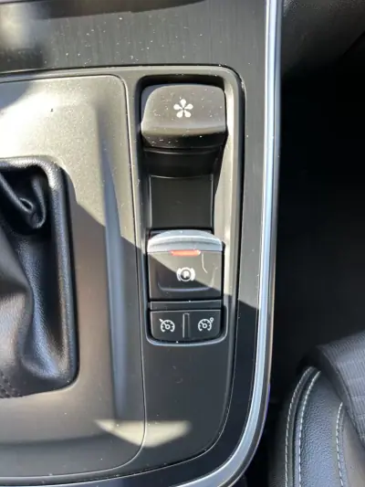 Renault Scénic 2016 - 10900 EUR, 220000 km - AUTO.MOTO.pt - 220000km - foto 50 de 66