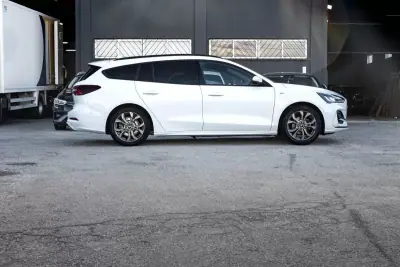 Ford Focus SW 2022 - 18999 EUR, 126000 km - AUTO.MOTO.pt - 126000km - foto 2 de 24