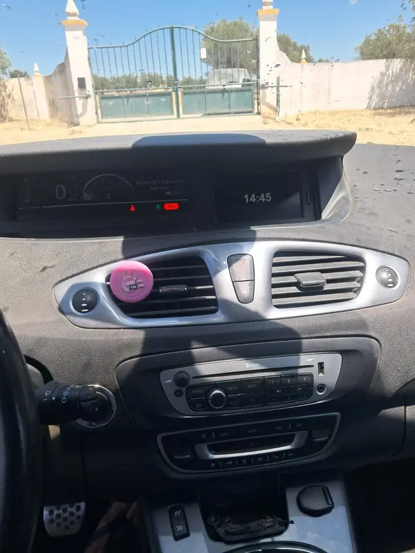 Renault Scénic 2014 - 4750 EUR, 167528 km - AUTO.MOTO.pt - 167528km - foto 7 de 11