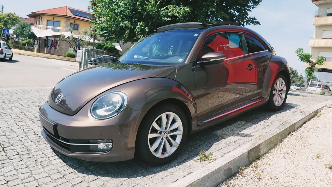 Volkswagen New Beetle 2012 - 16500 EUR, 228000 km - AUTO.MOTO.pt - 228000km - foto 10 de 11
