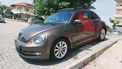Volkswagen New Beetle 2012 - 16500 EUR, 228000 km - AUTO.MOTO.pt - 228000km - foto 10 de 11