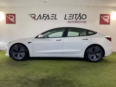 Tesla Model 3 2023 - 29750 EUR, 68000 km - AUTO.MOTO.pt - 68000km - foto 11 de 44