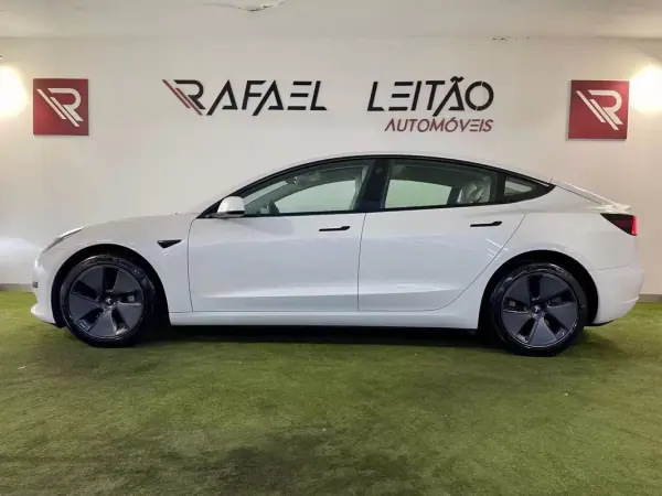Tesla Model 3 2023 - 29750 EUR, 68000 km - AUTO.MOTO.pt - 68000km - foto 11 de 44