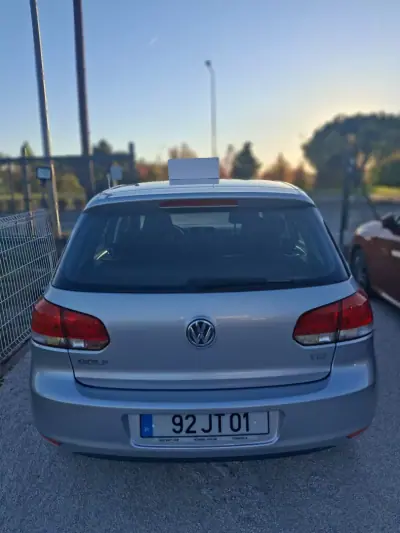 Volkswagen Golf 2010 — photo 6 of 10