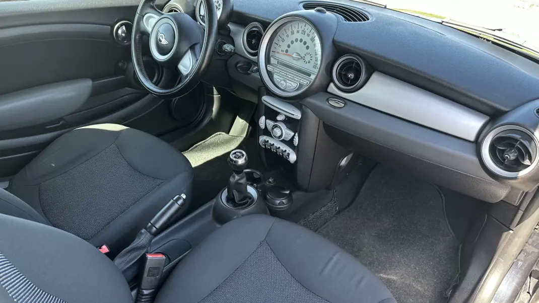 MINI One 2008 - 5950 EUR, 160000 km - AUTO.MOTO.pt - 160000km - foto 9 de 13