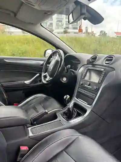 Ford Mondeo 2014 - 7490 EUR, 195600 km - AUTO.MOTO.pt - 195600km - foto 10 de 14