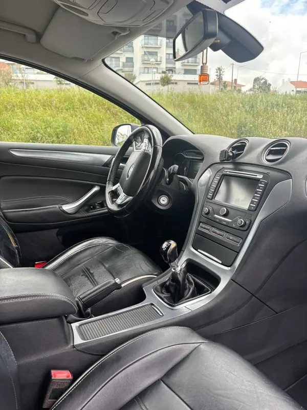 Ford Mondeo 2014 - 5900 EUR, 195600 km - AUTO.MOTO.pt - 195600km - foto 10 de 14