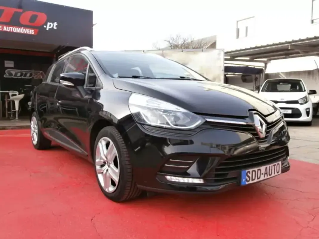 Renault Clio Sport Tourer 2019 - 10600 EUR, 193571 km - AUTO.MOTO.pt - 193571km - foto 4 de 29