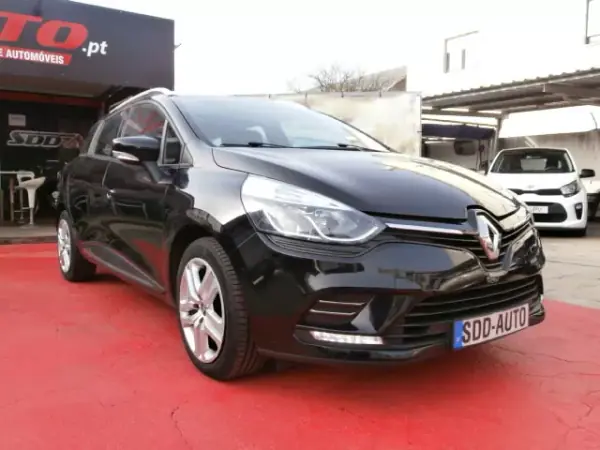 Renault Clio Sport Tourer 2019 - 10600 EUR, 193571 km - AUTO.MOTO.pt - 193571km - foto 4 de 29