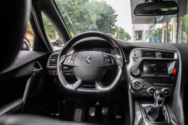DS DS5 2015 - 8450 EUR, 237267 km - AUTO.MOTO.pt - 237267km - foto 33 de 41