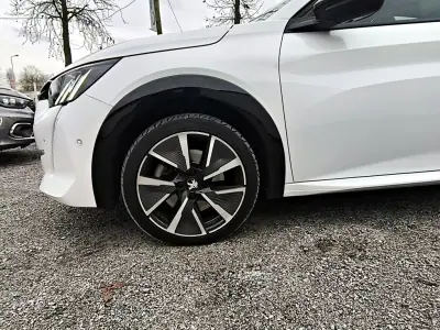 Peugeot e-208 2020 - 17900 EUR, 72078 km - AUTO.MOTO.pt - 72078km - foto 26 de 28