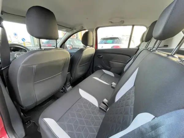 Dacia Sandero 2014 - 10950 EUR, 94953 km - AUTO.MOTO.pt - 94953km - foto 16 de 23