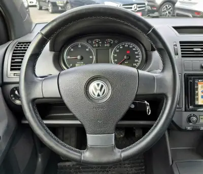 Volkswagen Polo 2009 - 6600 EUR, 174602 km - AUTO.MOTO.pt - 174602km - foto 13 de 24