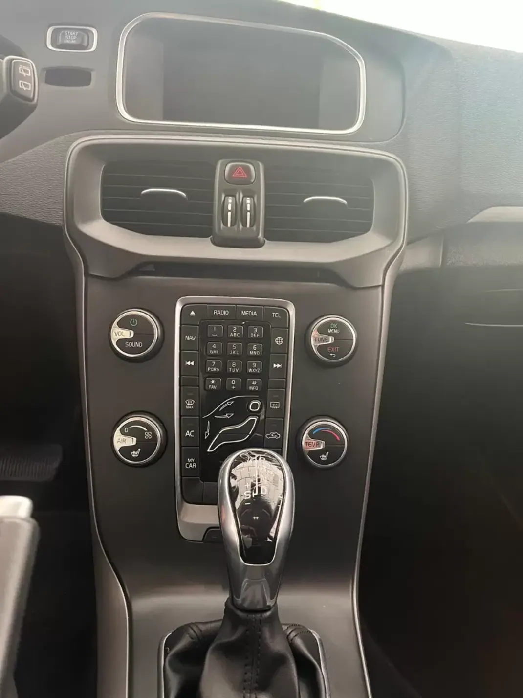 Volvo V40 2016 - 12750 EUR, 126641 km - 126641km - foto 7 de 11