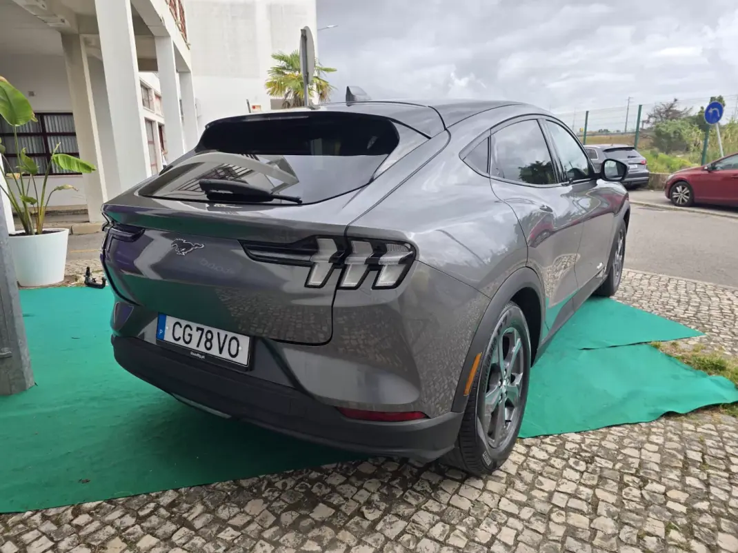Ford Mustang Mach-E 2021 - 29950 EUR, 92000 km - AUTO.MOTO.pt - 92000km - foto 3 de 18
