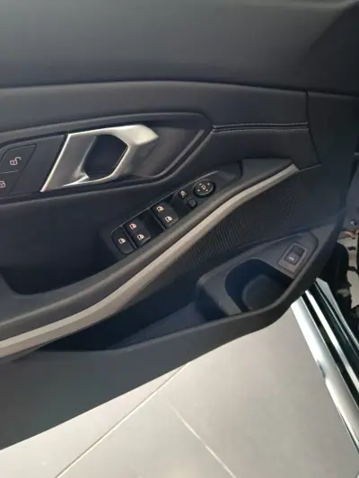 BMW 320 2019 - 28900 EUR, 140000 km - AUTO.MOTO.pt - 140000km - foto 27 de 35