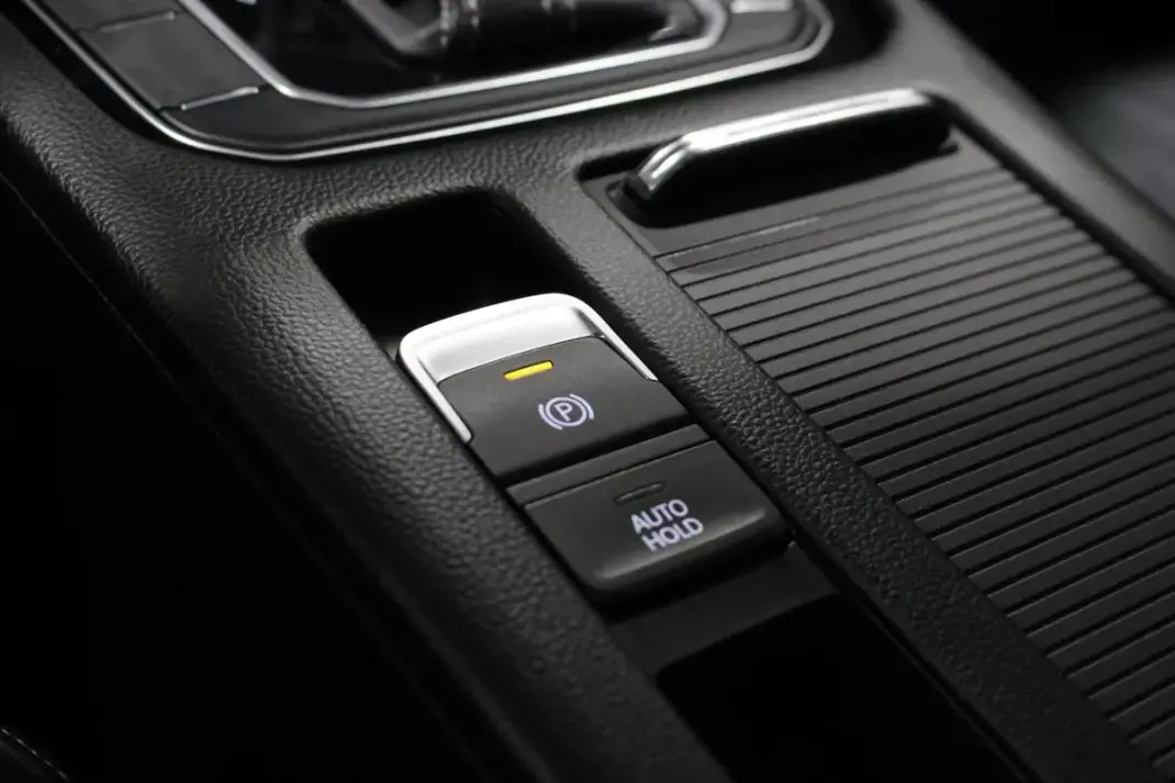 Volkswagen Arteon 2021 - 25400 EUR, 209040 km - AUTO.MOTO.pt - 209040km - foto 38 de 40