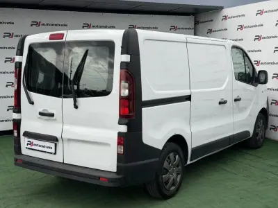 Opel 2018 - 13990 EUR, 110800 km - AUTO.MOTO.pt - 110800km - foto 8 de 17
