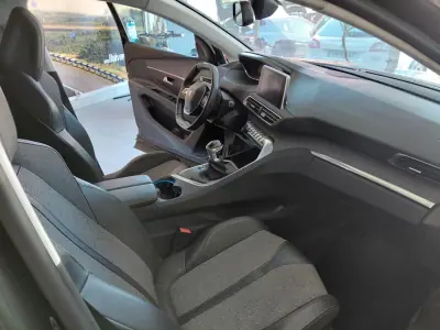 Peugeot 5008 2019 - 12900 EUR, 128000 km - AUTO.MOTO.pt - 128000km - foto 17 de 21