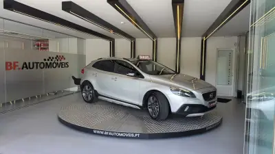 Volvo V40 Cross Country 2013 - 9900 EUR, 239930 km - AUTO.MOTO.pt - 239930km - foto 5 de 55