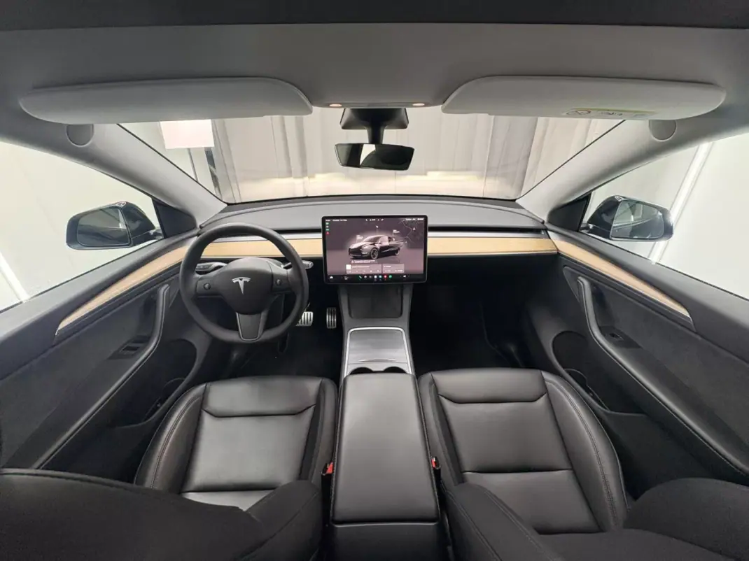 Tesla Model Y 2022 - 32500 EUR, 166000 km - 166000km - foto 9 de 21