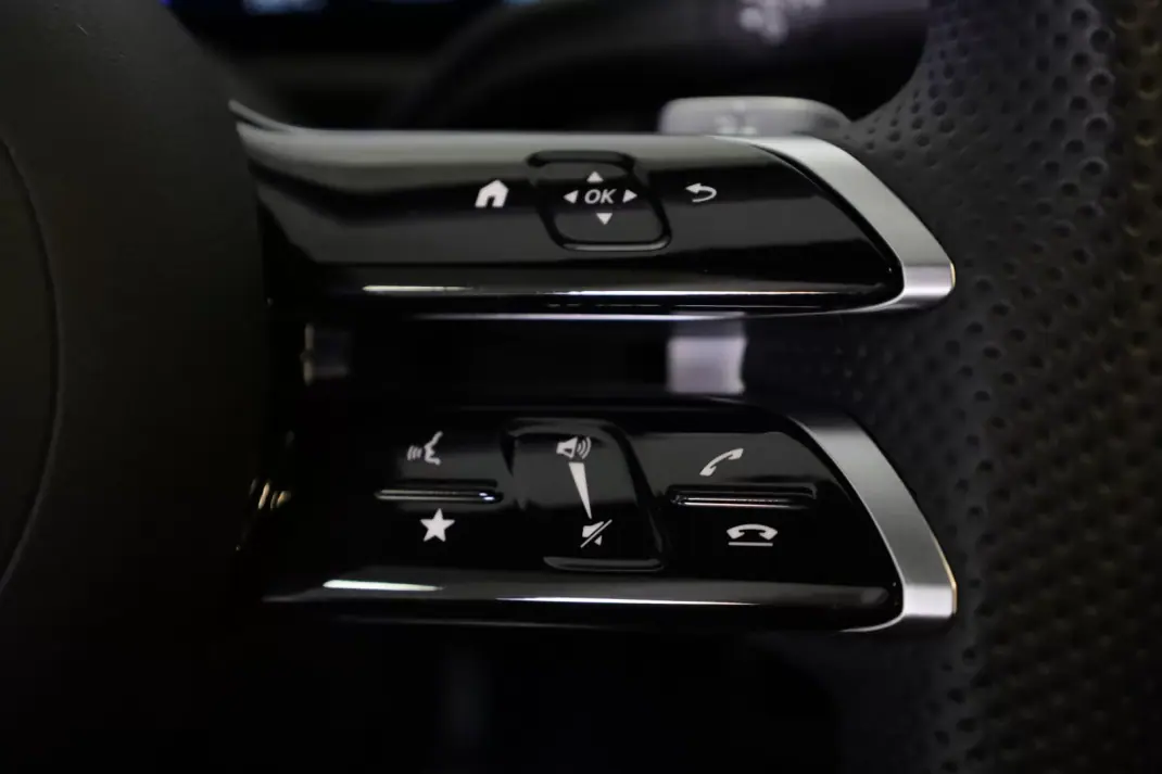 Mercedes-Benz A 180 Limousine 2025 - 39990 EUR, 6272 km - AUTO.MOTO.pt - 6272km - foto 30 de 47