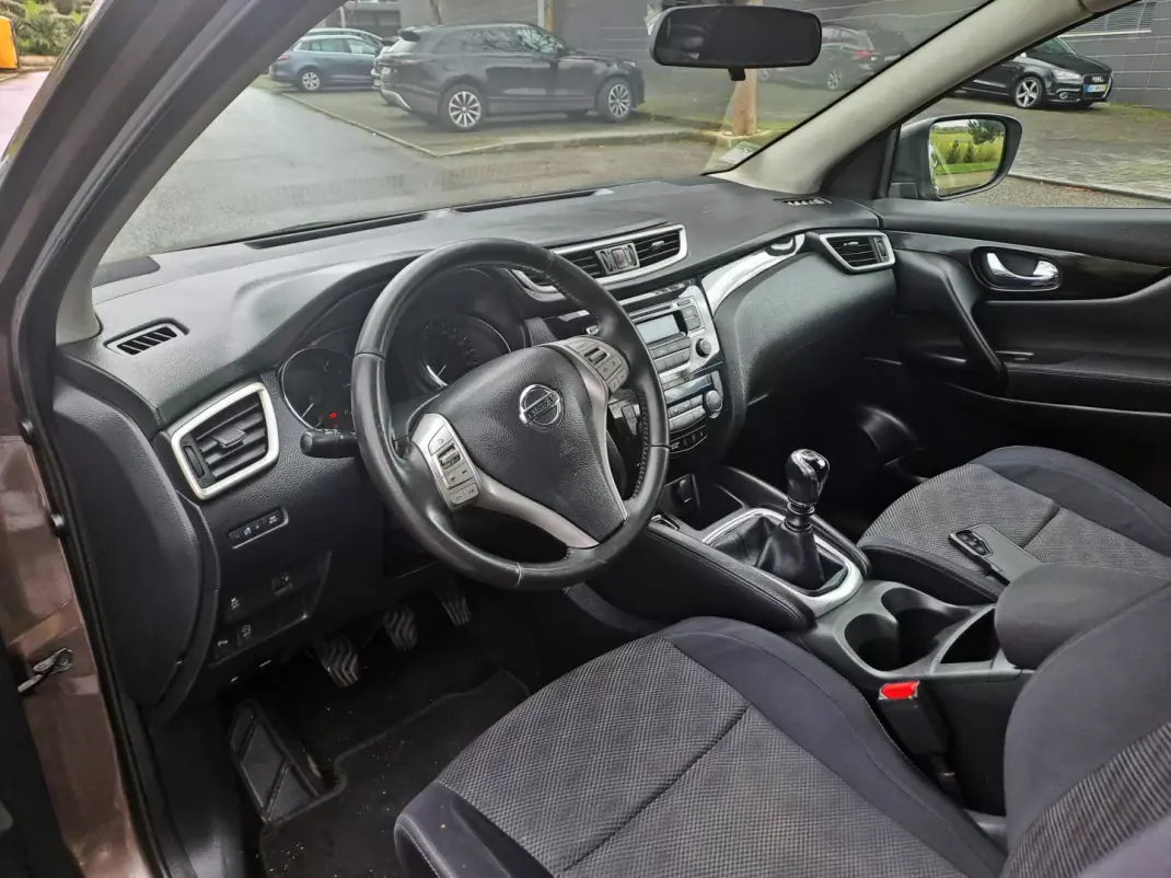 Nissan Qashqai 2015 - 13000 EUR, 125000 km - AUTO.MOTO.pt - 125000km - foto 11 de 22