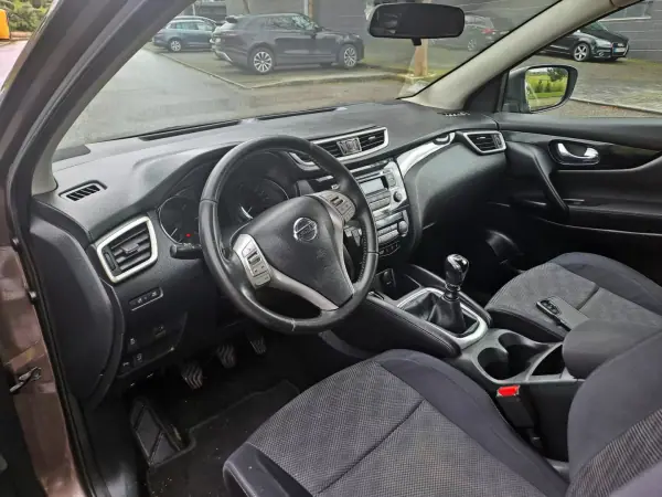 Nissan Qashqai 2015 - 13000 EUR, 125000 km - AUTO.MOTO.pt - 125000km - foto 11 de 22