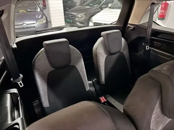 Citroën C4 Grand Picasso 2018 - 11500 EUR, 154000 km - AUTO.MOTO.pt - 154000km - foto 46 de 57
